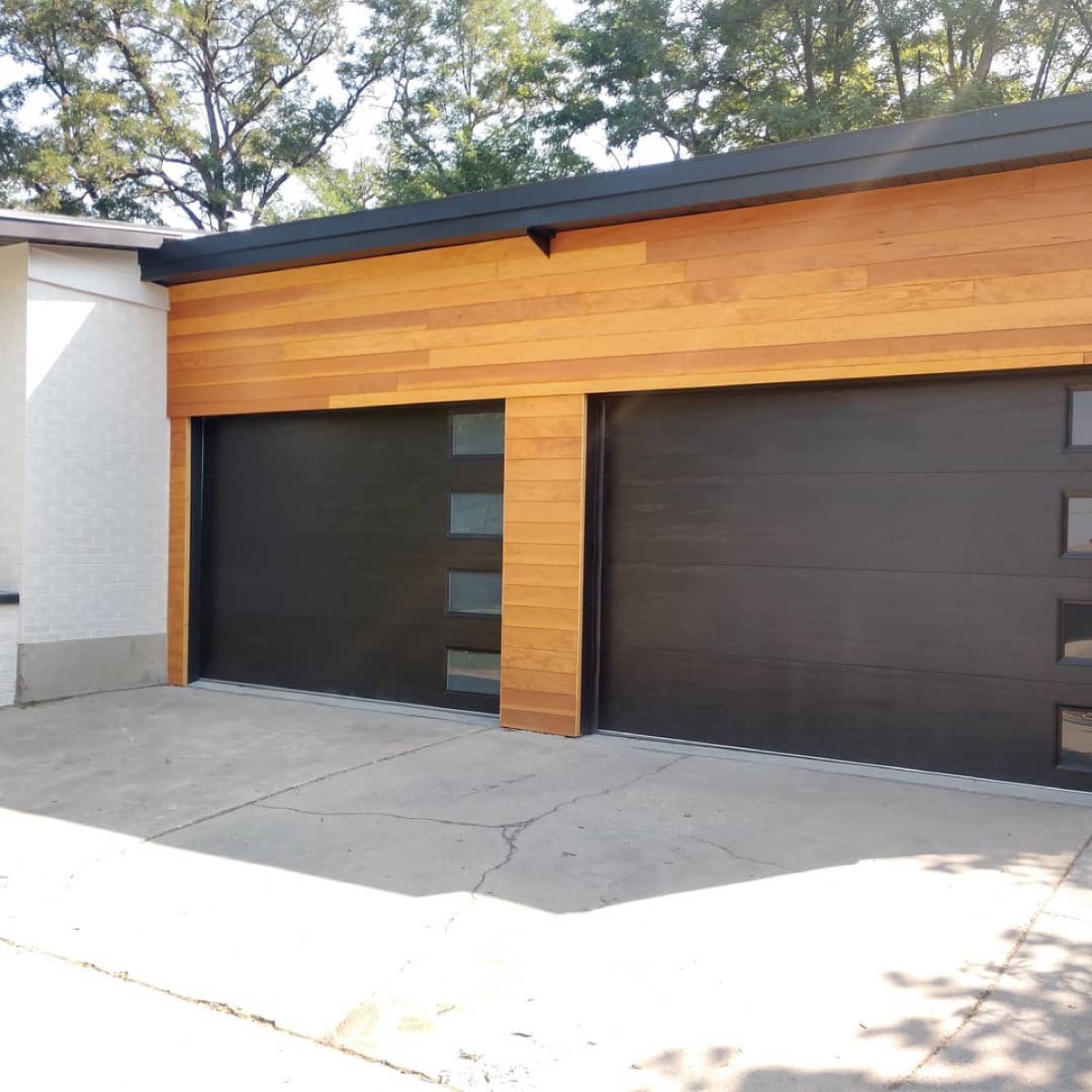 Prolift garage door installer completing residential installation
